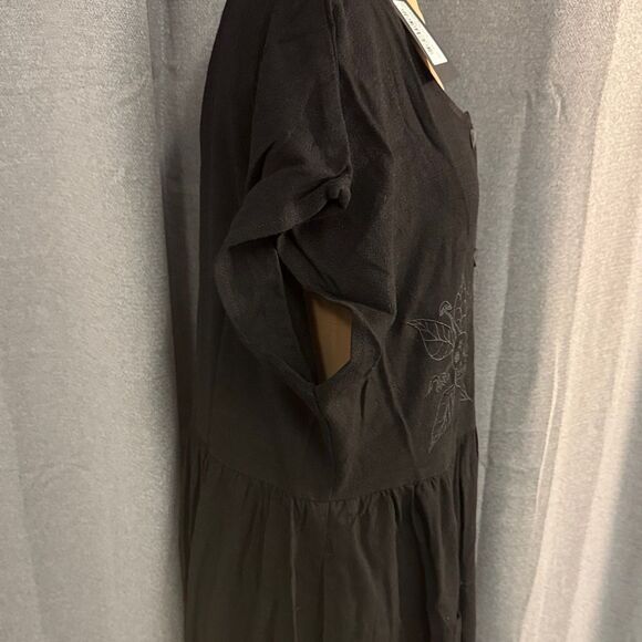 Disturbia Elegant Black Button-Down Dress - Picture 15 of 16